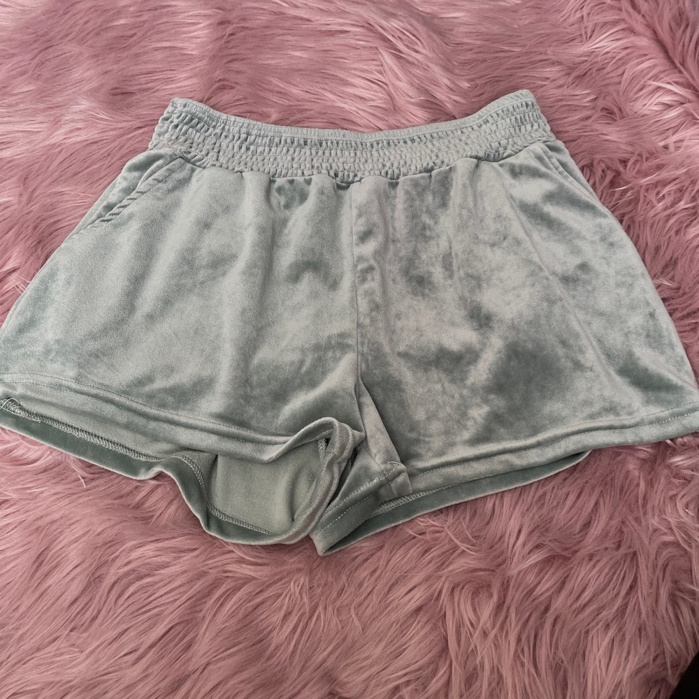 Alya Velour Shorts & True Lace Bralette - Picture 3 of 14